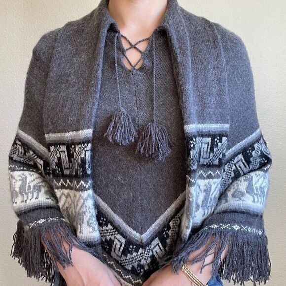 Womens Alpaca Blend Gray White Peruvian Geometric Shawl Cape Sweater Poncho Sz L - Picture 6 of 7